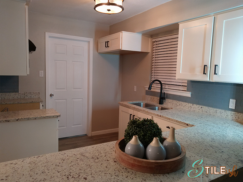 Stielish cabinet & granite